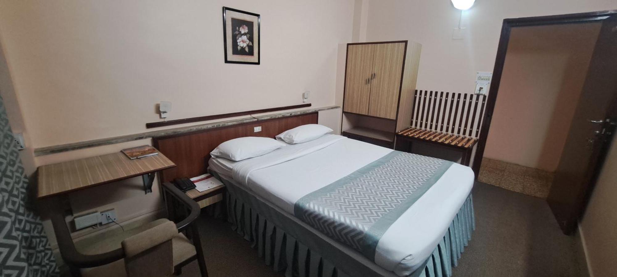 Hotel Swaroop Púna Kültér fotó