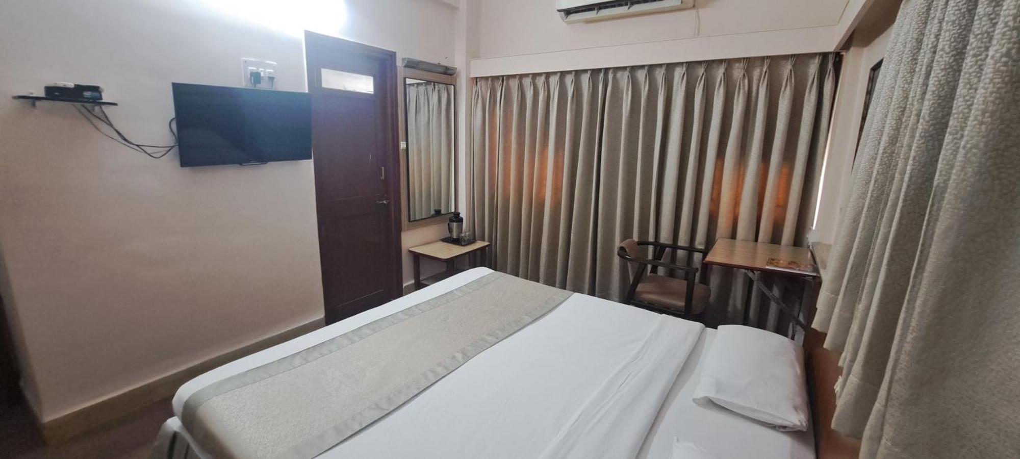 Hotel Swaroop Púna Kültér fotó