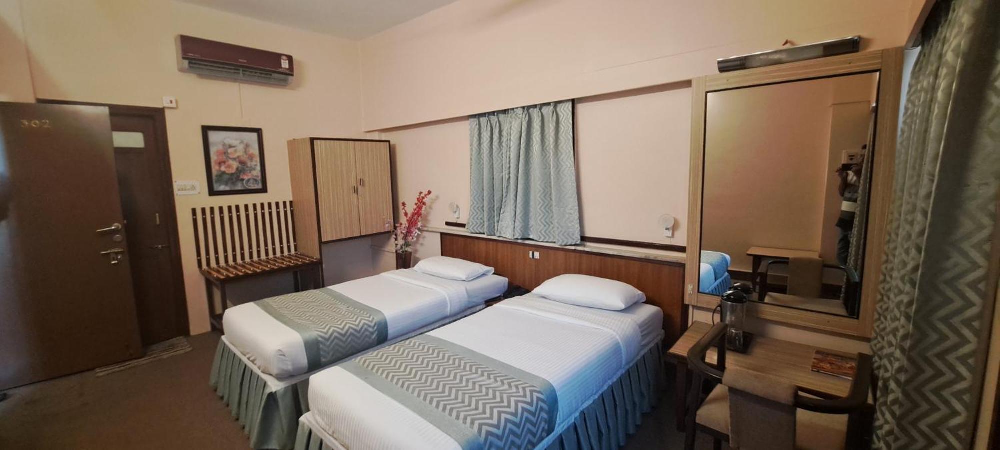 Hotel Swaroop Púna Kültér fotó