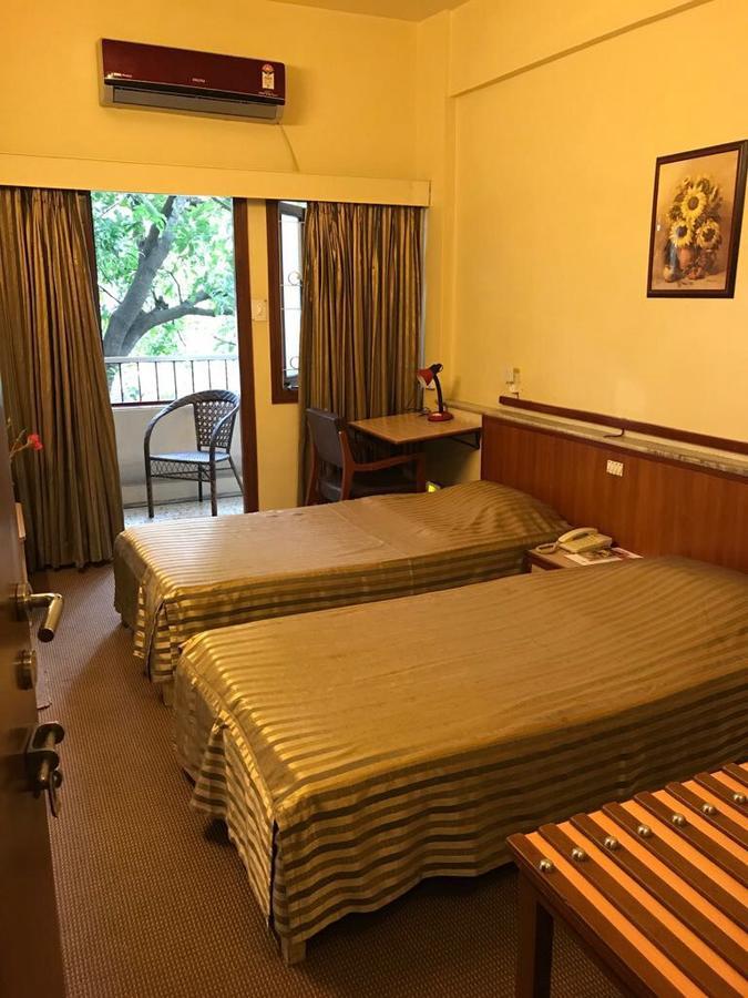Hotel Swaroop Púna Kültér fotó